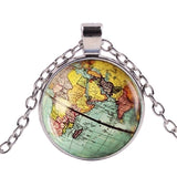 Collier globe terrestre classique.