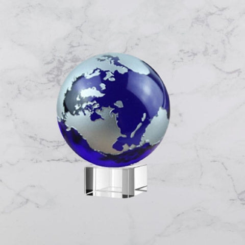 Globe terrestre en verre.