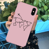 Coque iPhone carte du monde rose avion.