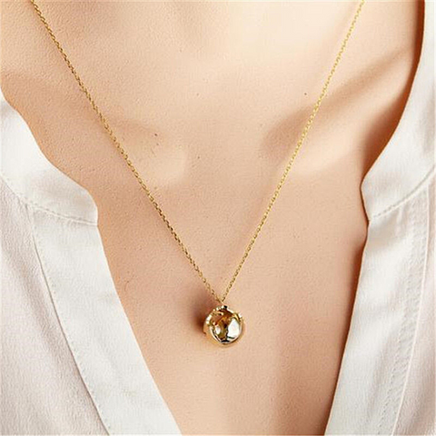 Collier globe or boule.