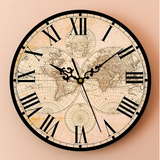 Carte du monde horloge vintage.